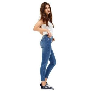 Guess Medium Rise Power Skinny Jean Cindy Fit 29